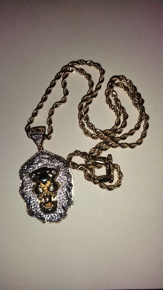 Iced Out Lion With Gold Rope Chain 
