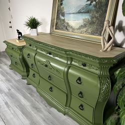 Beautiful Two-Toned Olive Wood Dresser & (1) Nightstand 🌿