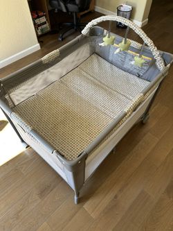 Graco Pack and Play On the Go Playard, Includes Full-Size Infant Bassinet, Push Button Compact Fold