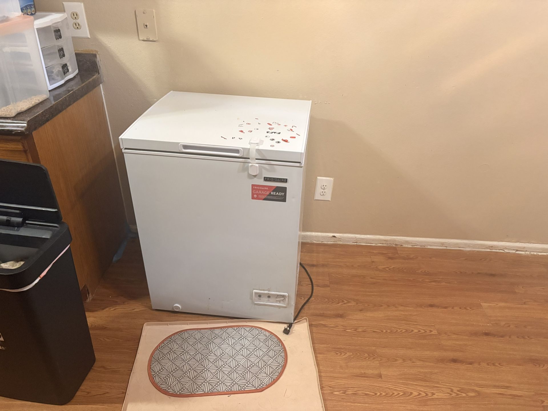 deep freezer FRIGIDAIRE
