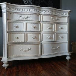 8 drawer Disney Princess dresser