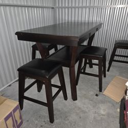 Nice Wooden Table Dining Kitchen With Four Chairs Great Condition 55x28 Pickup Today In Holiday Now
