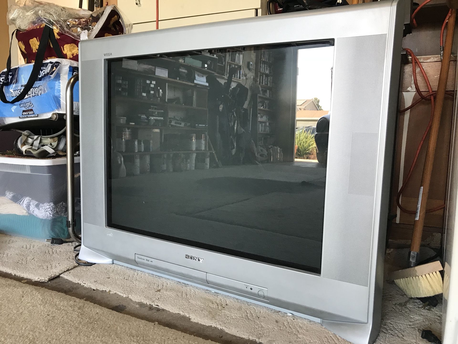 Sony Trinitron WEGA KV-32HS420 32” 1080i HD CRT Television