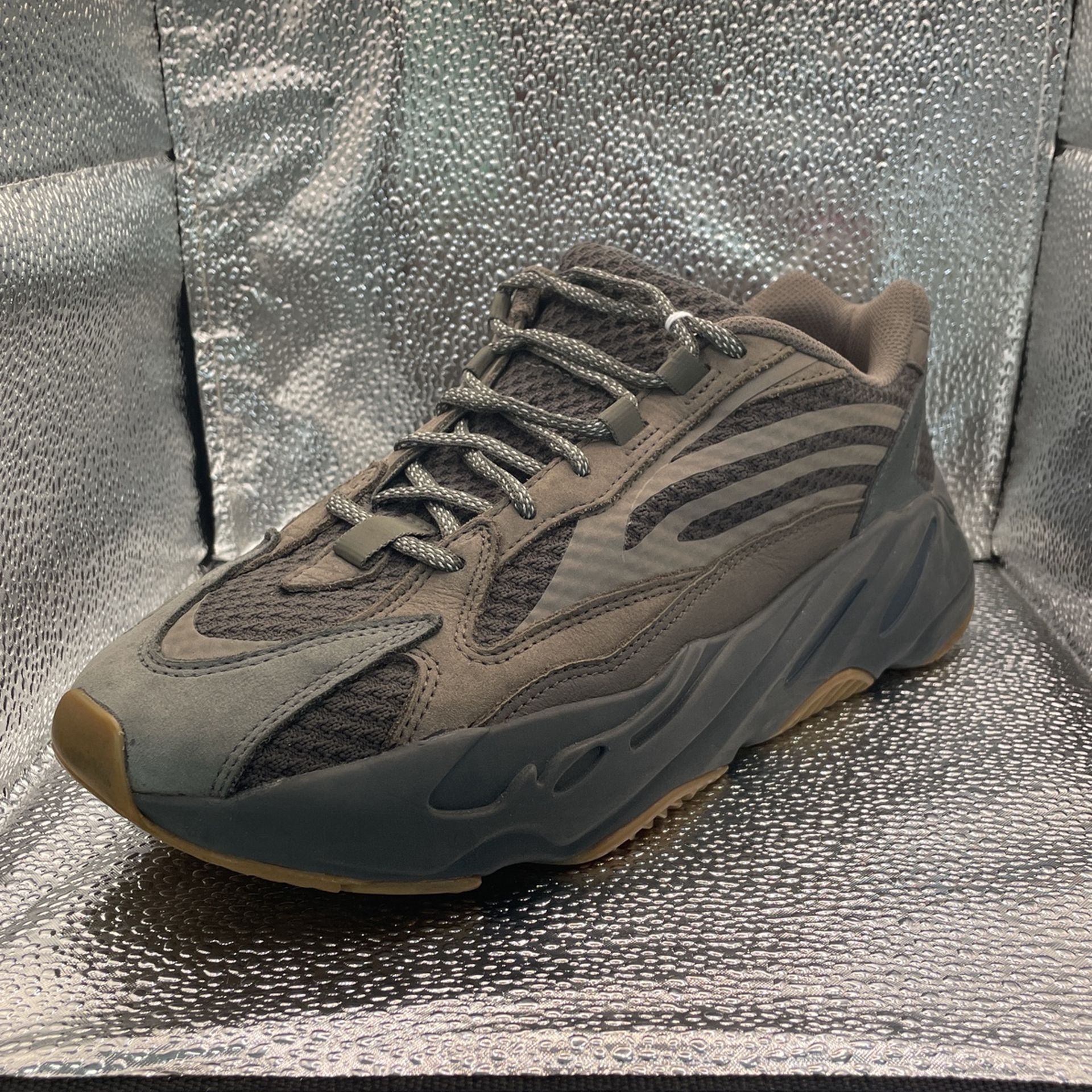 Adidas Yeezy Boost 700 V2 Vanta
