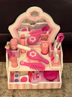 Melissa & Doug Wooden Vanity Beauty Set