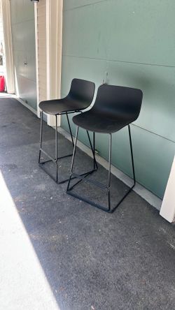 2 Barstools