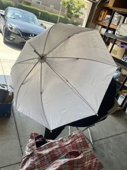 White Umbrellas Perfect For Outdoor Wedding
