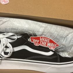 Old Skool Black/White Vans Men’s 8.5 Woman’s 10