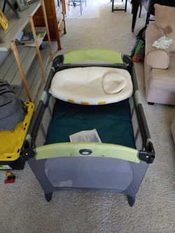 Graco Pac N Play With Napper And Bassinet