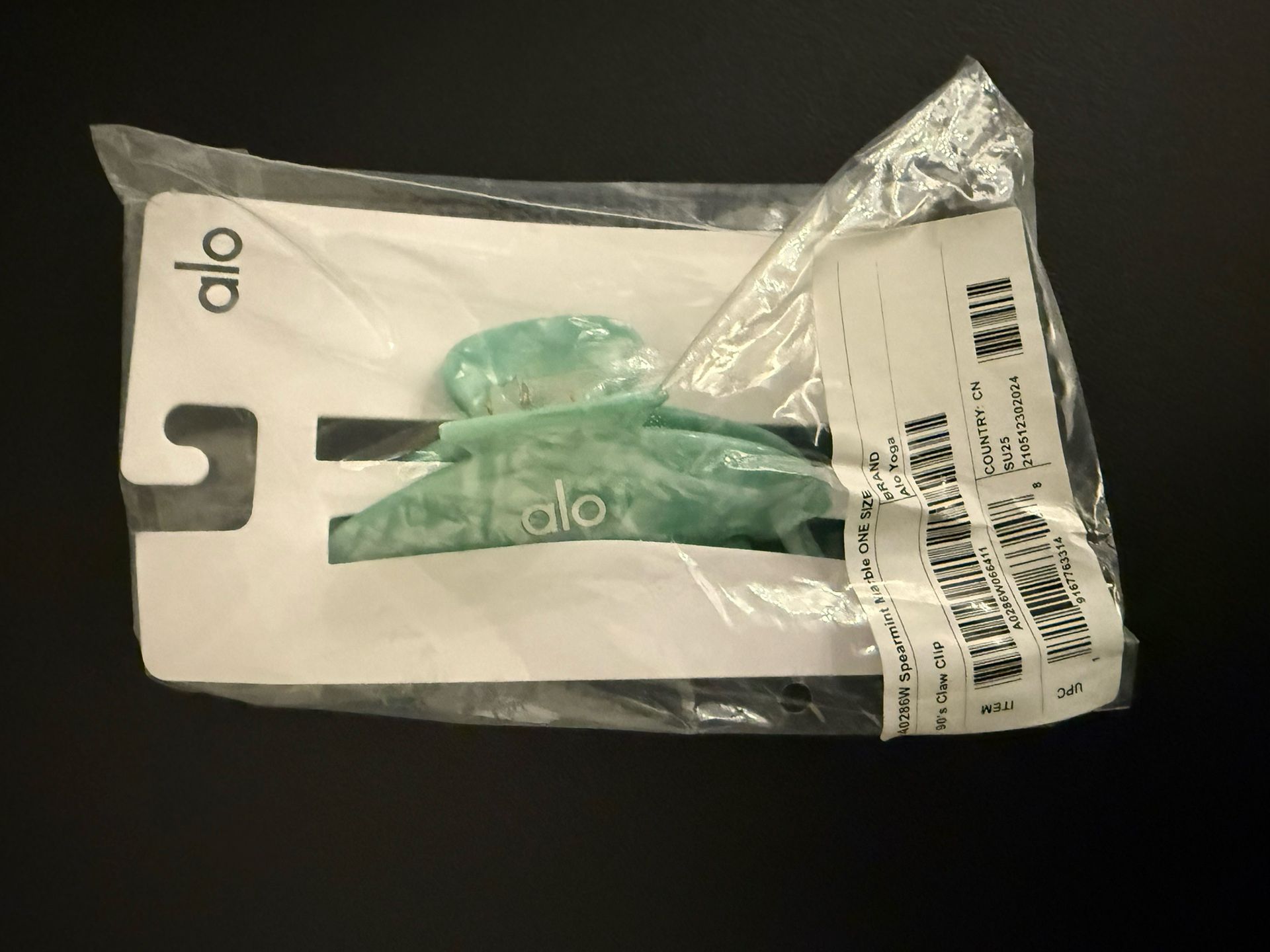 Alo 90’s Claw Clip - sold out! SPEARMINT/MARBLE, NWT!