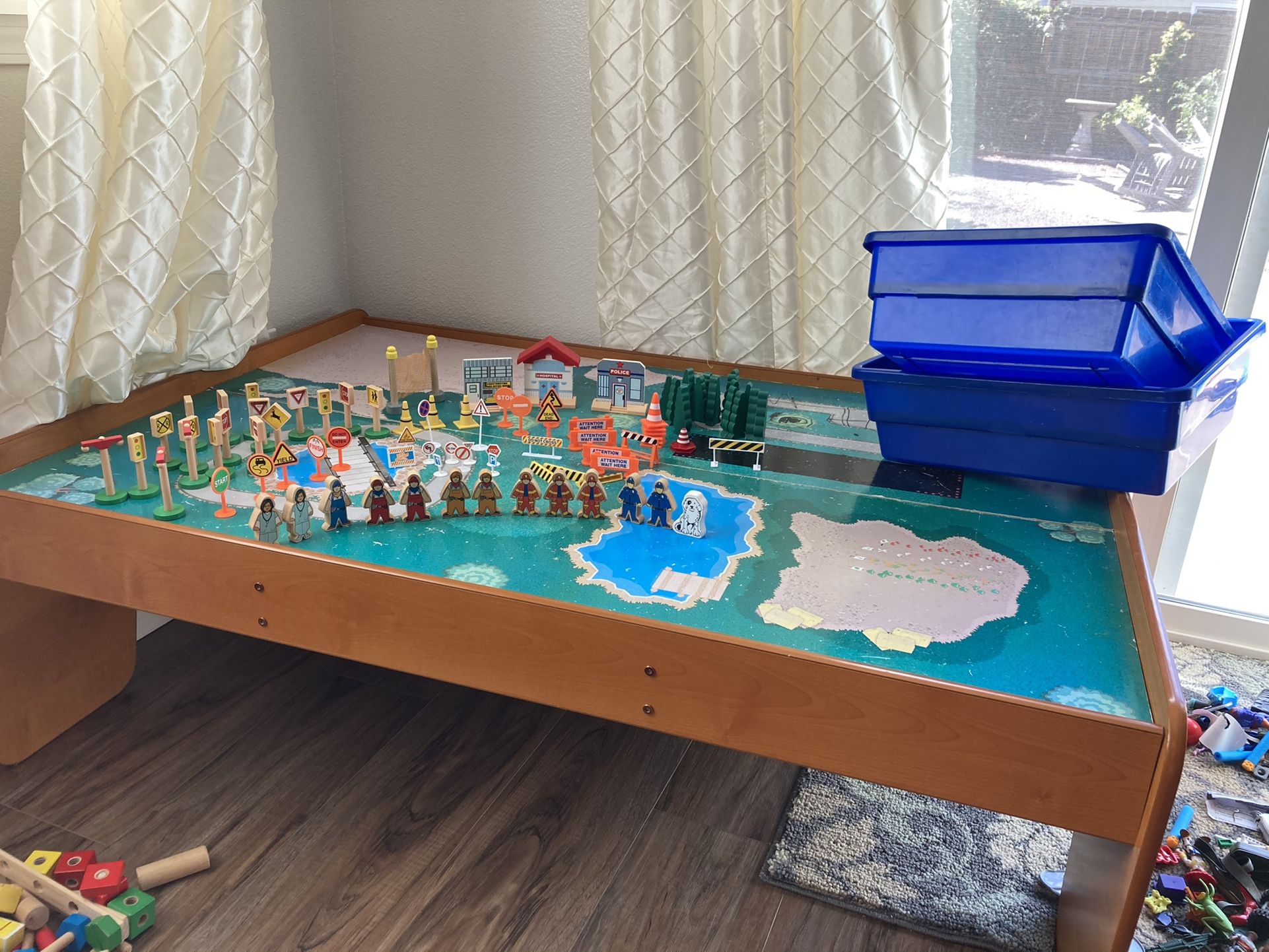 Kid Kraft Train Table