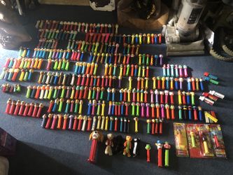 318 vintage collectible pez Dispencer Dispencers with feet