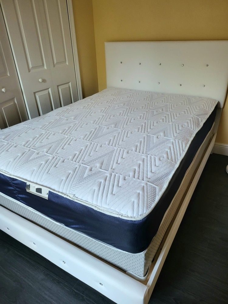 NEW FULL-SIZE MATTRESS AND BOX SPRING