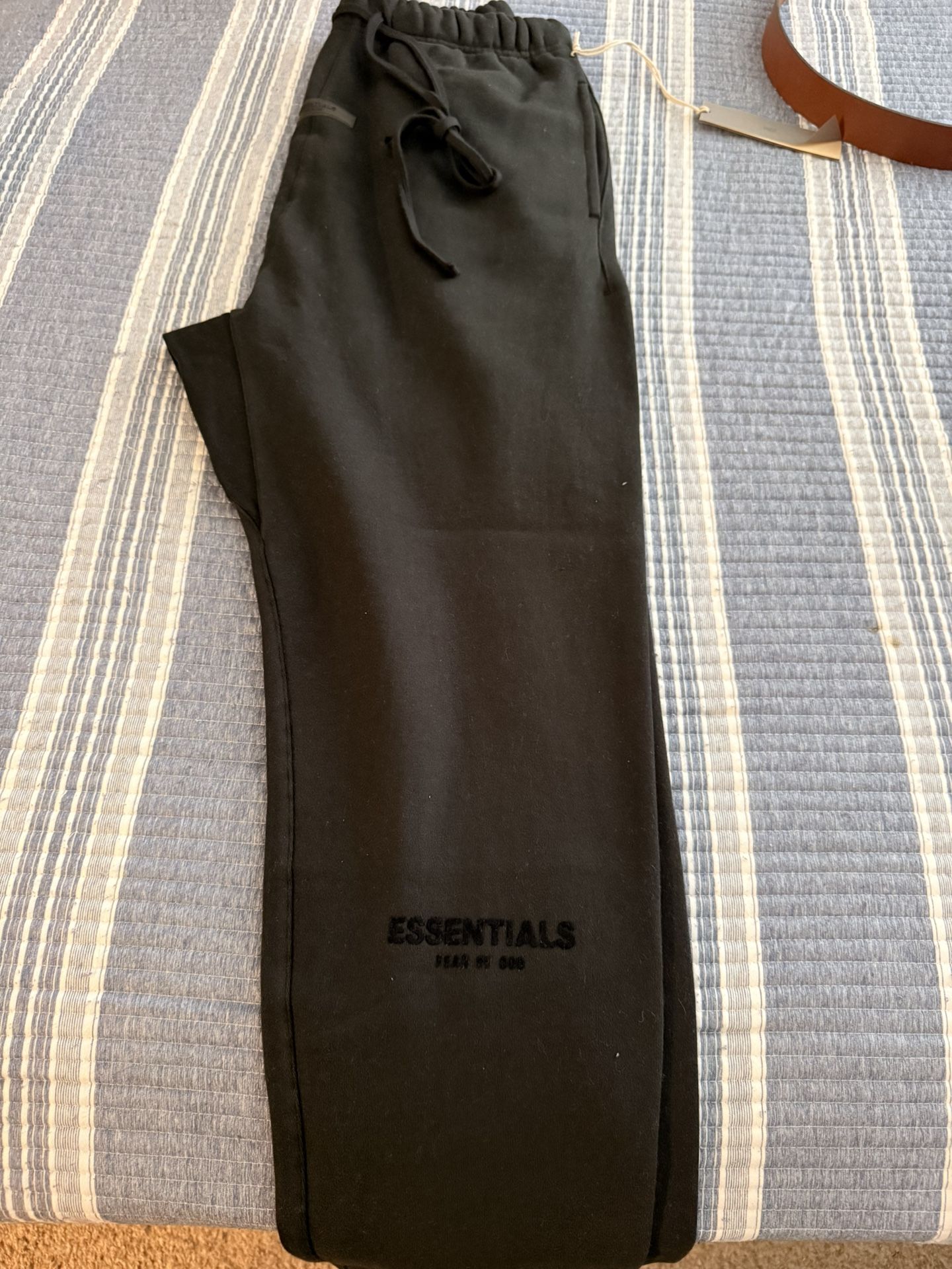 Essentials sweats (Black)