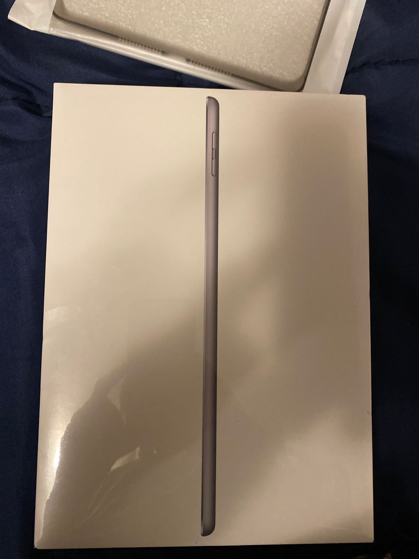 iPad 6th Gen 32 GB (Sealed)