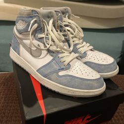 Air Jordan 1 Hyper Royal Shoes