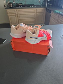 Nike Women Zoom Pickle Ball Shoes Size 8