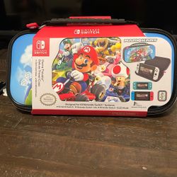 Game traveler, deluxe travel case super Mario kart