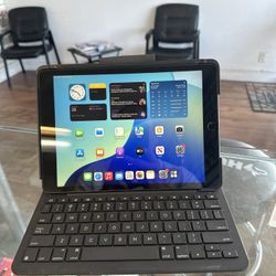 Ipad 9th Gen 64gb Wifi + Cellular. With Wireless Keyboard And Case. 