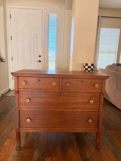 Antique style wooden chest of drawers