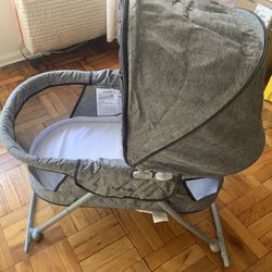 Safety 1st Nap and Go Bassinet Amazon $104 P/up Sheepshead Bay Brooklyn NY