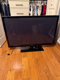 Samsung Flat Screen TV with Stand