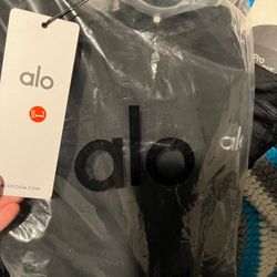 Alo Yoga Top Size Large New with Tags