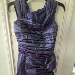 Prom dress size M 8/10 
Purple  metallic
Daughter took off the tag on the back of dress said it was bothering her 😆.