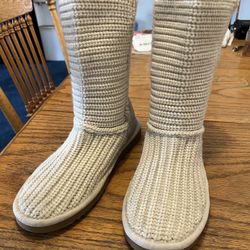 Women’s UGG Blonde Tan Boots Size 6 In Perfect Condition