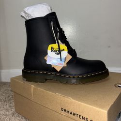 Doc Martens 1460 SR Men’s Size 8 / Woman’s Size 9 