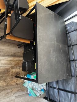 Dinning table with 4 chairs and pads