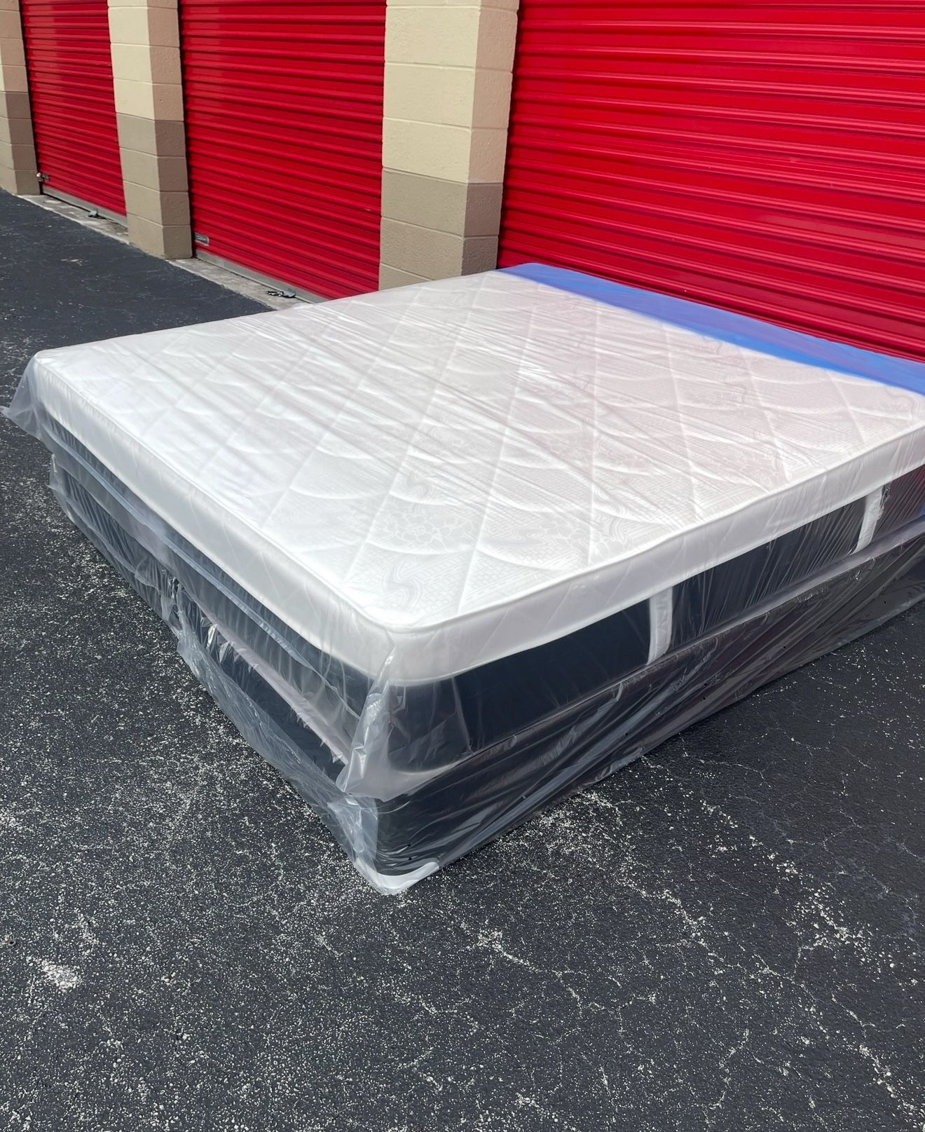 NEW Mattress King Size Plush Pillowtop With Box Spring // Offer 🚚