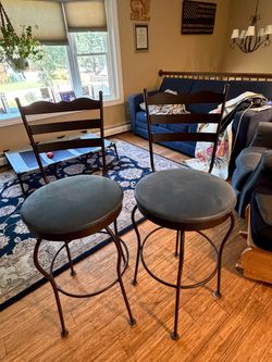 Set of 2 swivel bar stools