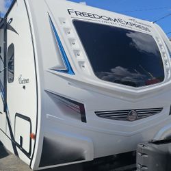 Travel Trailer Rv  2021 30 Ft 2 Rooms 