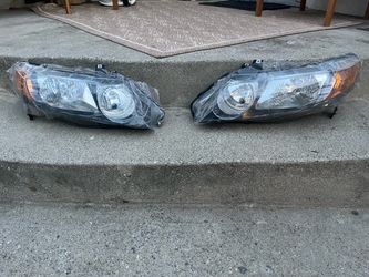 Honda Pair of Car Headlight Assemblies
