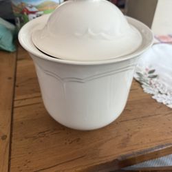 Pfaltzgraff “gazebo” White Crock