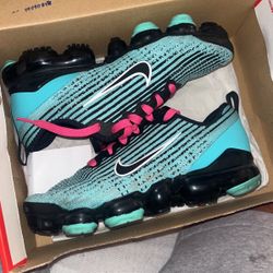 Nike Vapor max Girls Size 5