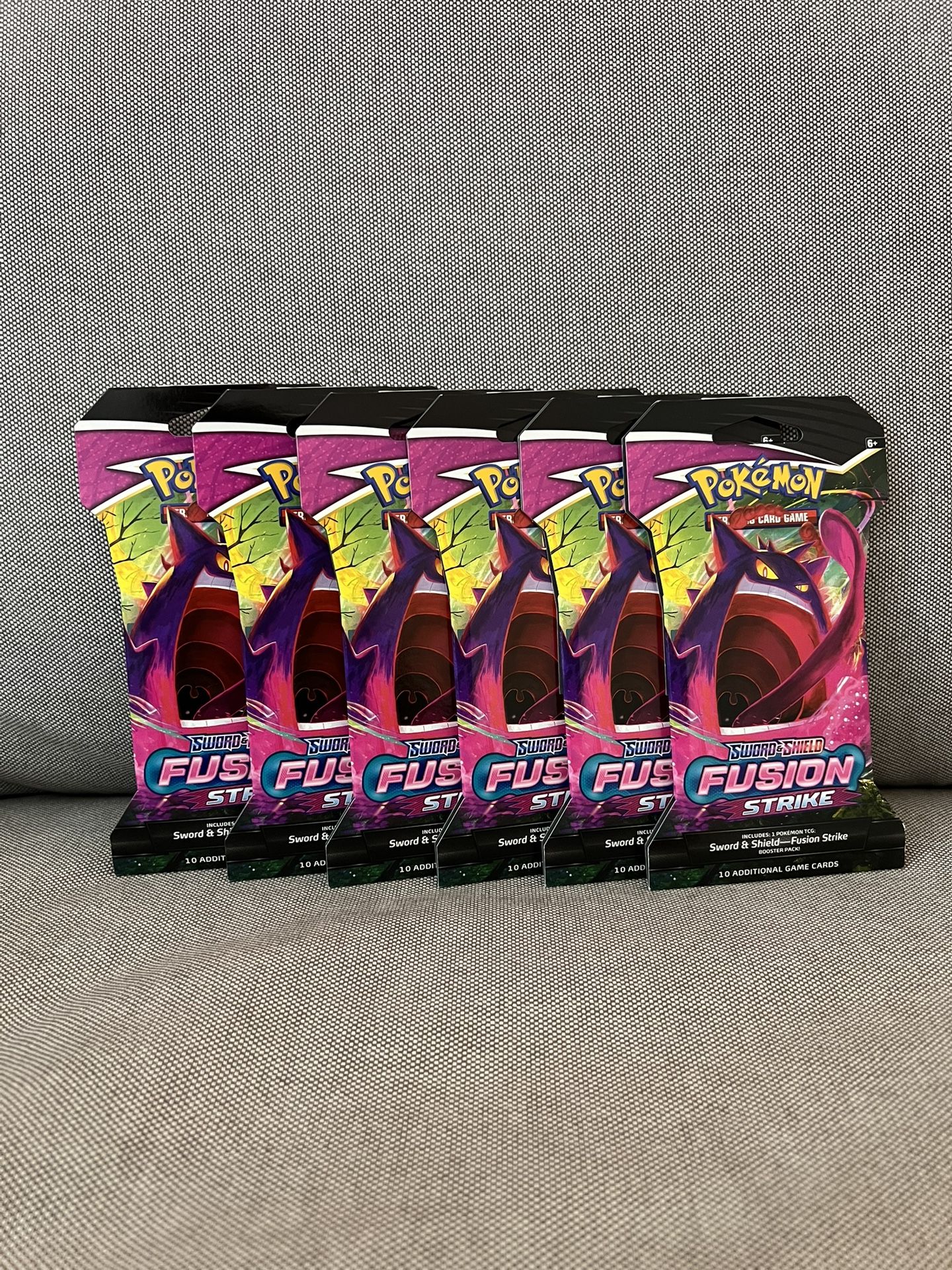 Pokémon TCG: Sword & Shield-Fusion Strike Sleeved Booster Pack LOT OF 6