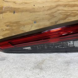 226088A04S OEM 2020-2023 Toyota Highlander LED RH Passenger Side Inner Taillight