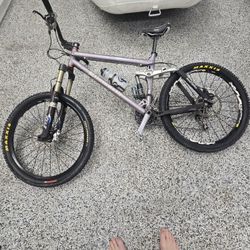Elsworth Moment Mountain  Bike