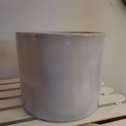 White Glazed Ceramic Pot 