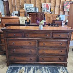 Good looking Dresser