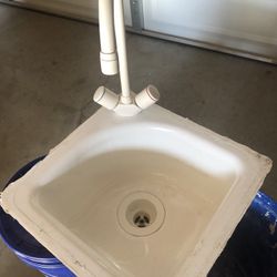 Kohler Small Sink And Faucet