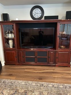 Entertainment / TV Center