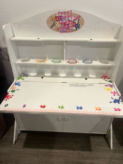 Kids desk