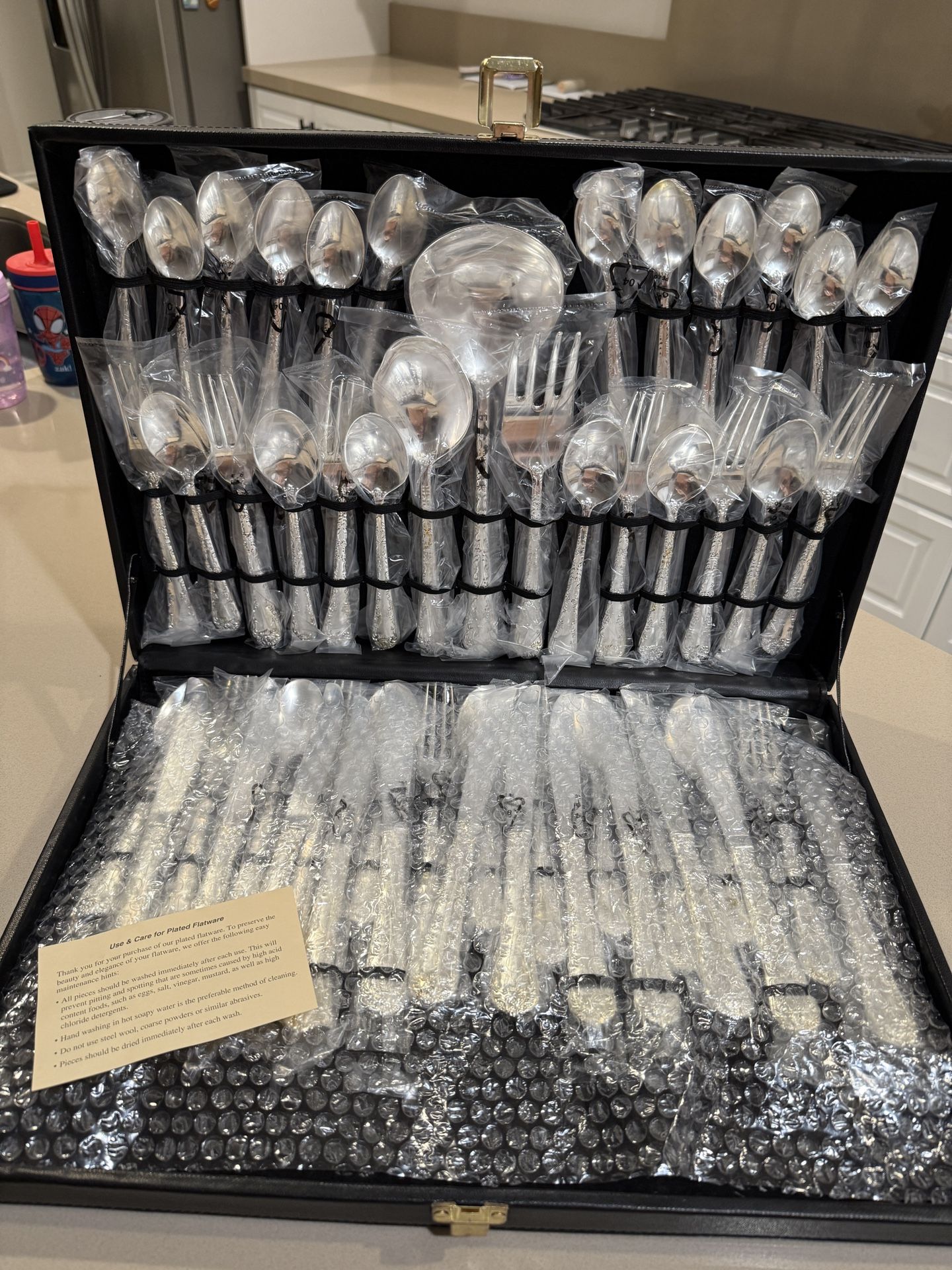 WM Rogers & Son Silver China Enchanted Rose 64 Pieces Flatware Set