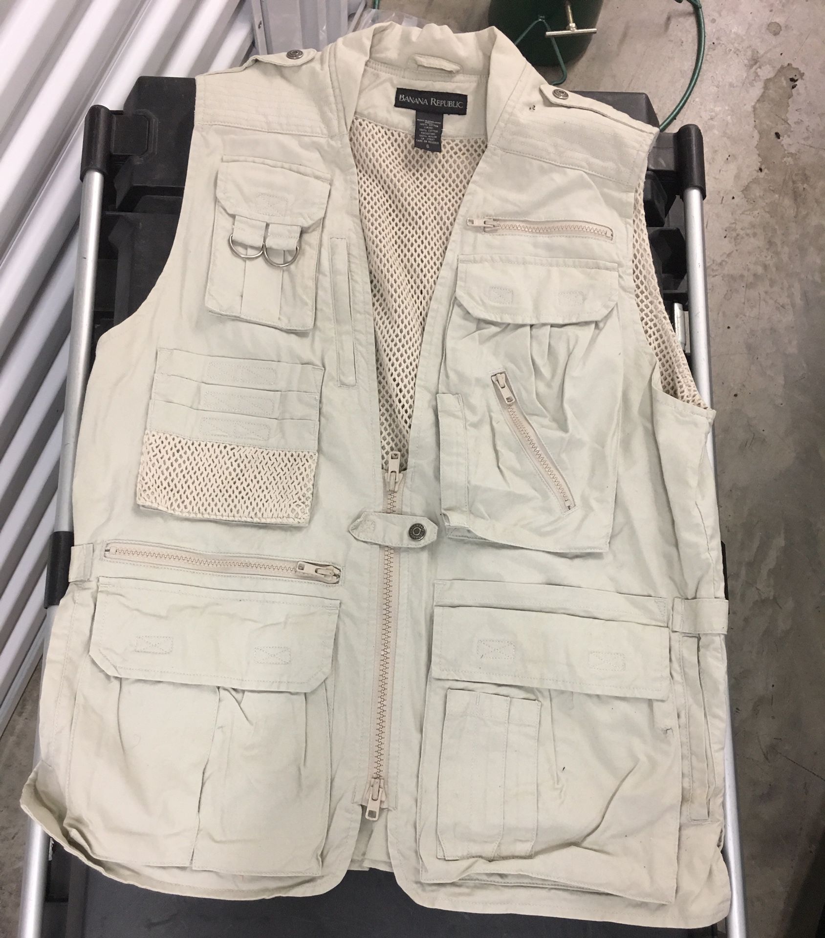 Banana Republic Safari Photographer / Fisherman’s Vest Used Like New Size S