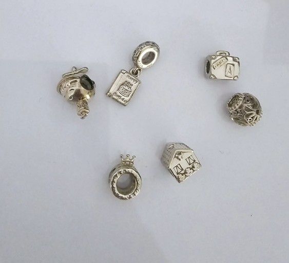 $30 Cada Charm Pandora 