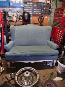 Vintage Chippendale style Camelback loveseat k