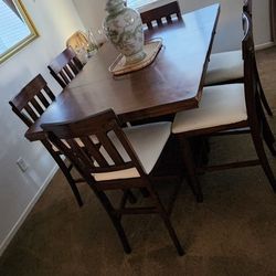 Ashely Dinning Table